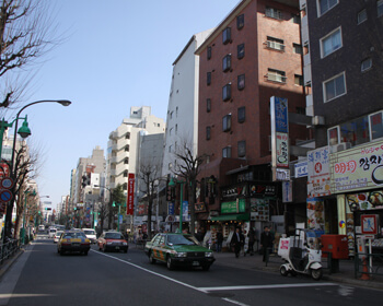 東京 日本最大のコリア・タウンのひとつ大久保