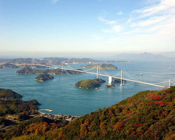 愛媛県 亀老山から望む来島海峡大橋