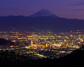 山梨県 甲府市の夜景と富士山